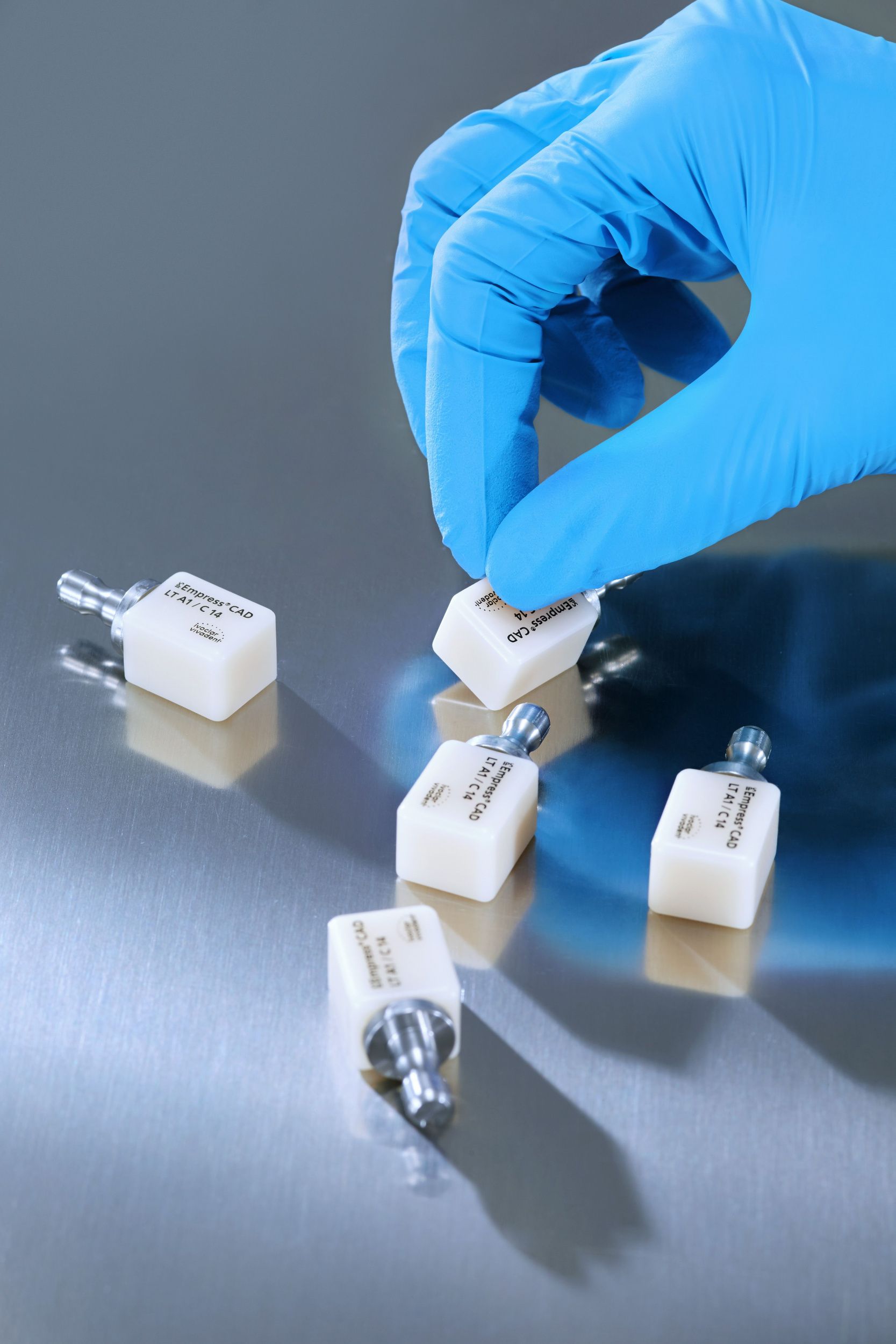 Восстановление зубов коронками